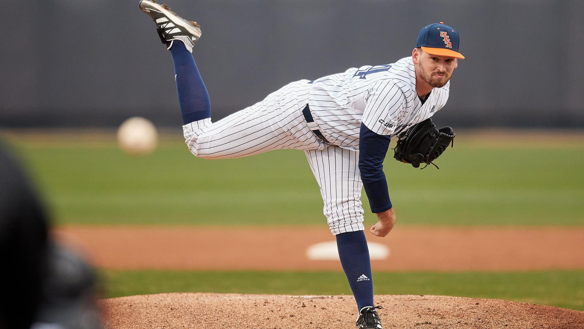 Paxton wins 9th straight start as Yankees rout Jays 13-3