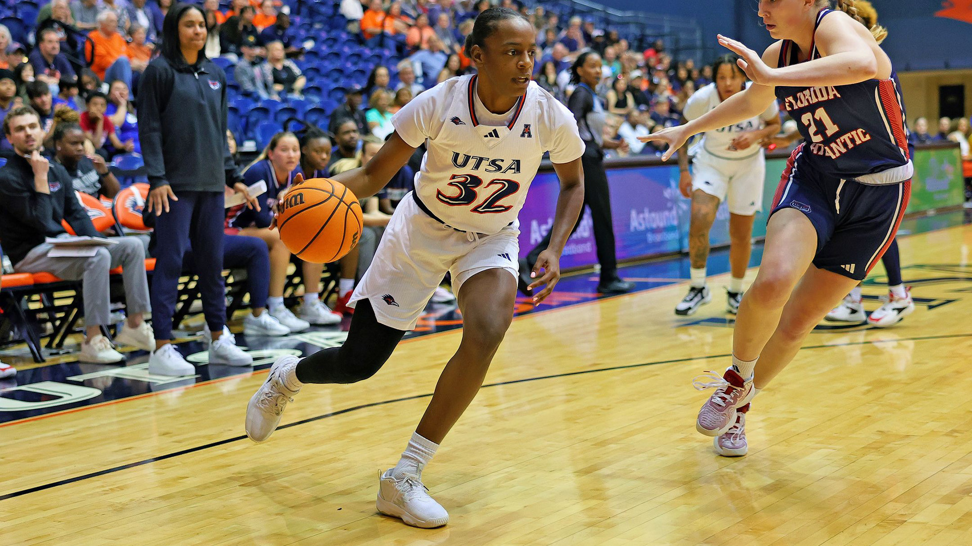 Despite a Jenkins double-double, UTSA falls to Memphis, 60-53 - UTSA  Athletics - Official Athletics Website