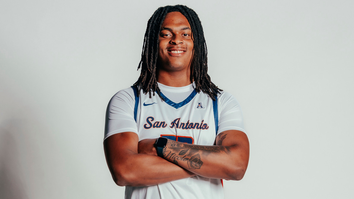 Roadrunners add forward Ashton Smith to summer roster