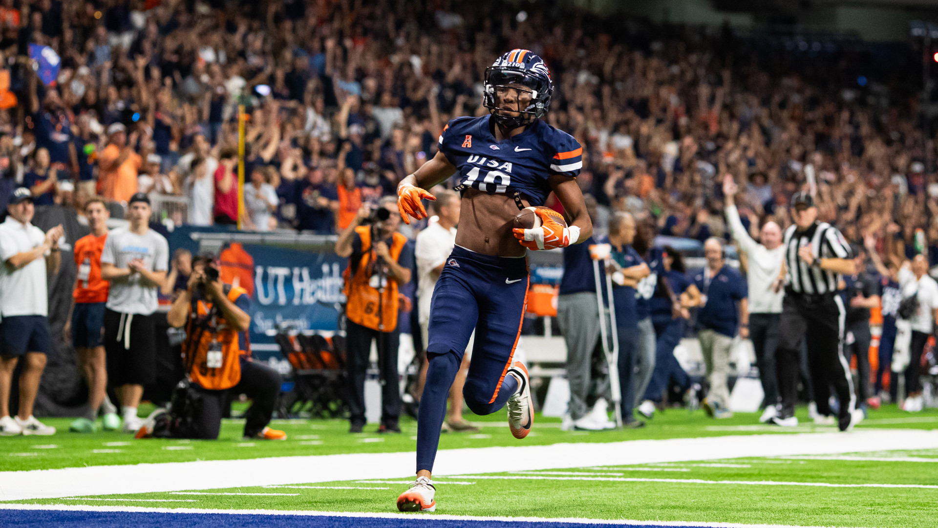 Big plays lift Roadrunners to season-opening triumph