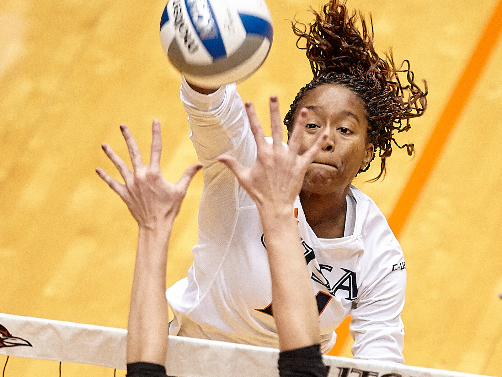 Volleyball takes Tulsa Invitational with 3-2 win over HBU Volleyball takes Tulsa Invitational with 3-2 win over HBU