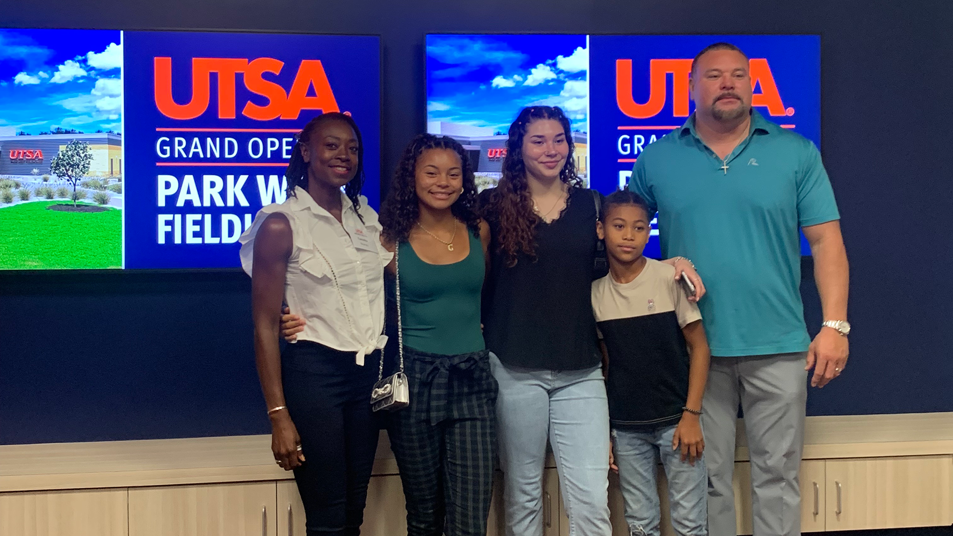 Utso Pa Tameka Roberts-Nunez and Lupe Nunez help Roadrunners sprint towards ...