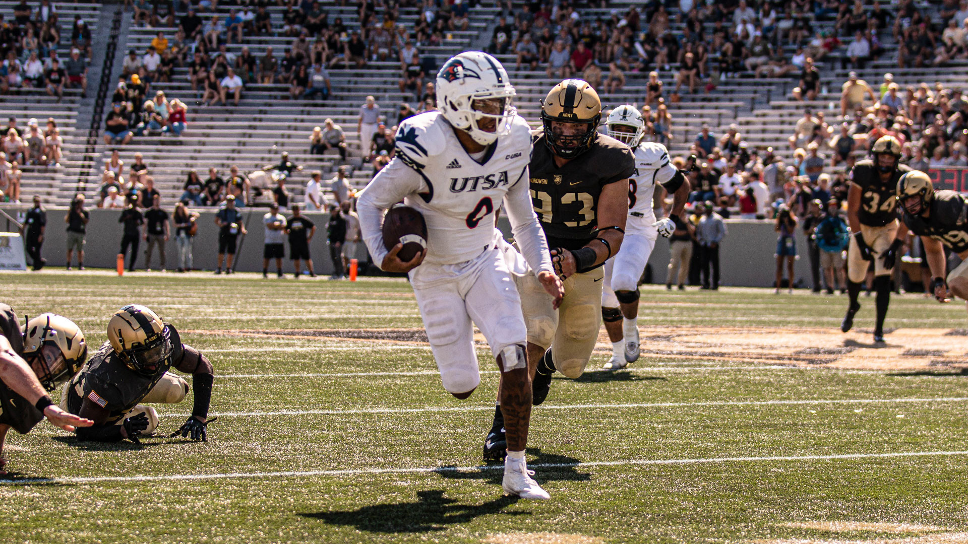 Dean lands on William V. Campbell Trophy semifinalist list - UTSA Athletics  - Official Athletics Website